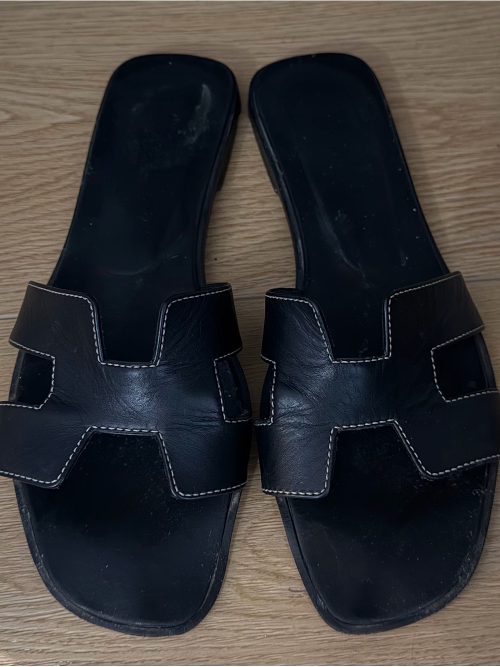 Hermes oran sandals black size 39.5